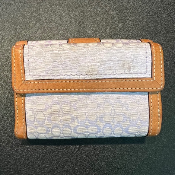 COACH Buckle Compact Wallet **GREAT CONDITION** - Picture 2 of 6